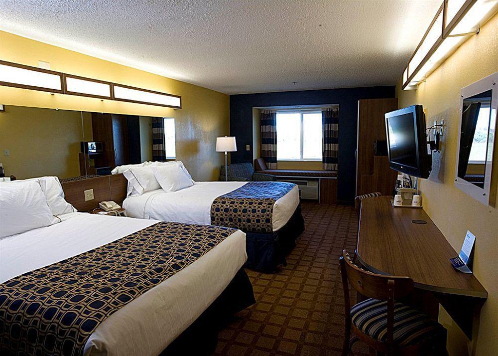 Quality Inn & Suites Watertown Fort Drum Calcium Værelse billede