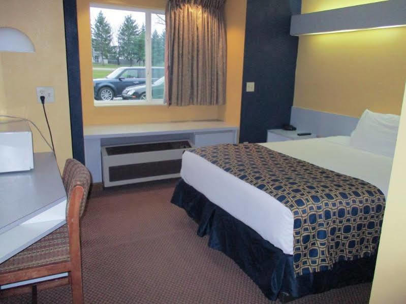 Quality Inn & Suites Watertown Fort Drum Calcium Eksteriør billede